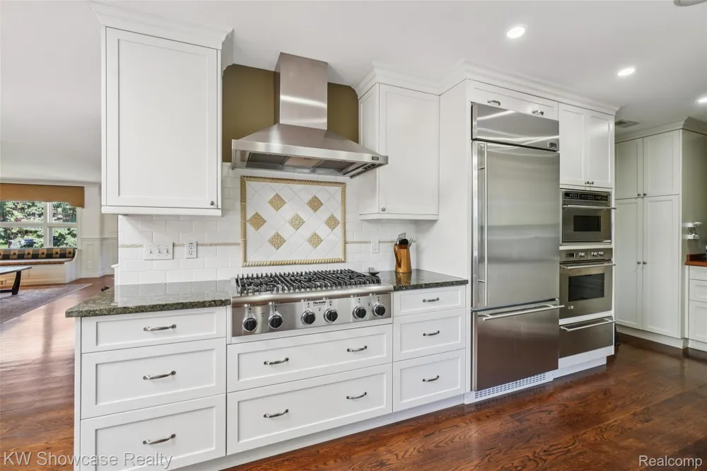 474 Beverly Island Drive Waterford Charter Township, MI 48328