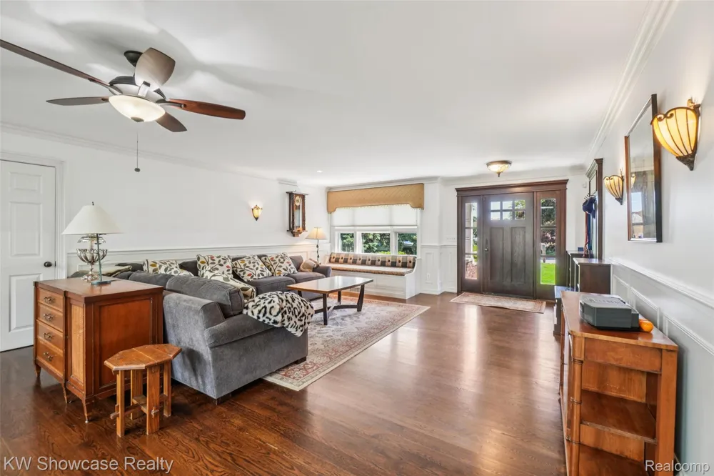 474 Beverly Island Drive Waterford Charter Township, MI 48328