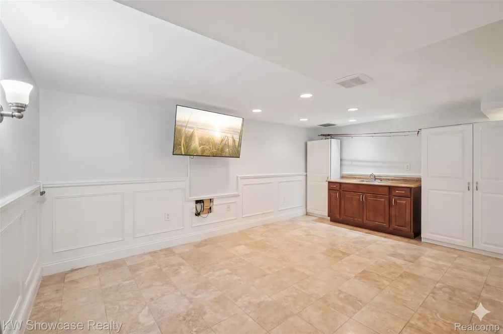 474 Beverly Island Drive Waterford Charter Township, MI 48328