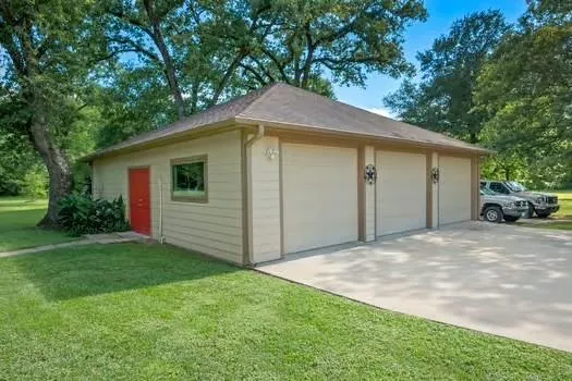 4529 Quiet Waters North Zulch, TX 77872