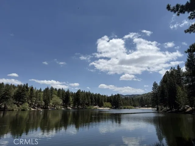 33285 Angeles Green Valley Lake, CA 92341