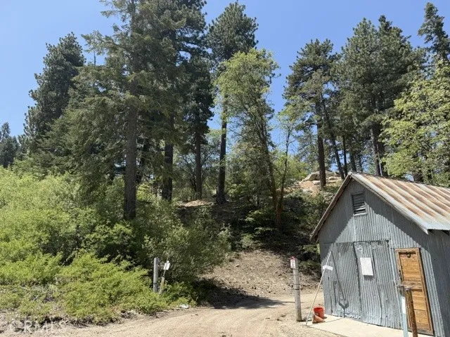 33285 Angeles Green Valley Lake, CA 92341
