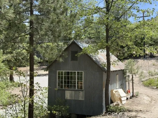 33285 Angeles Green Valley Lake, CA 92341