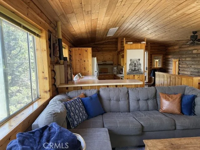 33285 Angeles Green Valley Lake, CA 92341