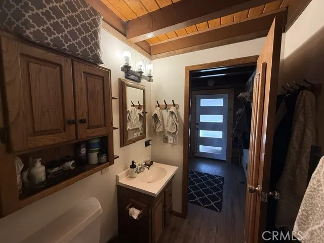 33285 Angeles Green Valley Lake, CA 92341
