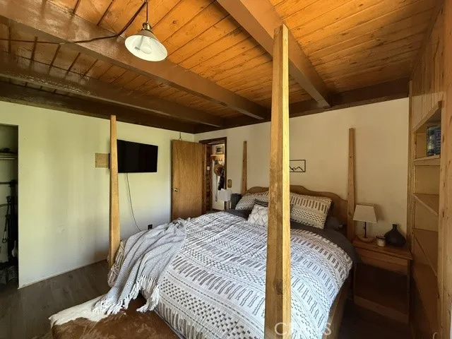 33285 Angeles Green Valley Lake, CA 92341