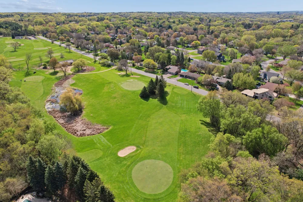 782 Evergreen Knolls Mendota Heights, MN 55118