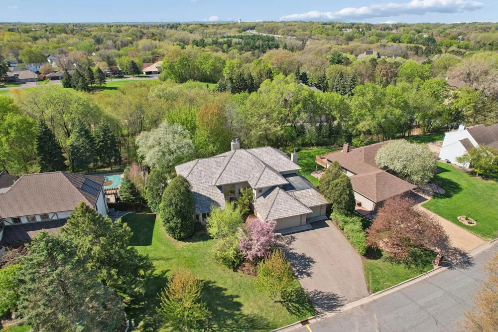 782 Evergreen Knolls Mendota Heights, MN 55118