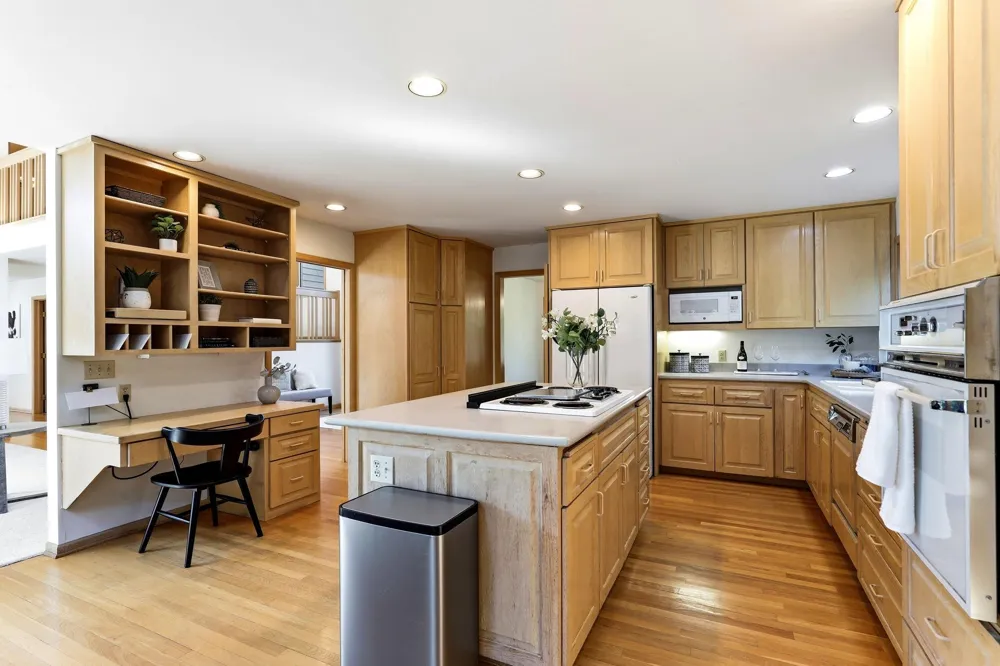782 Evergreen Knolls Mendota Heights, MN 55118