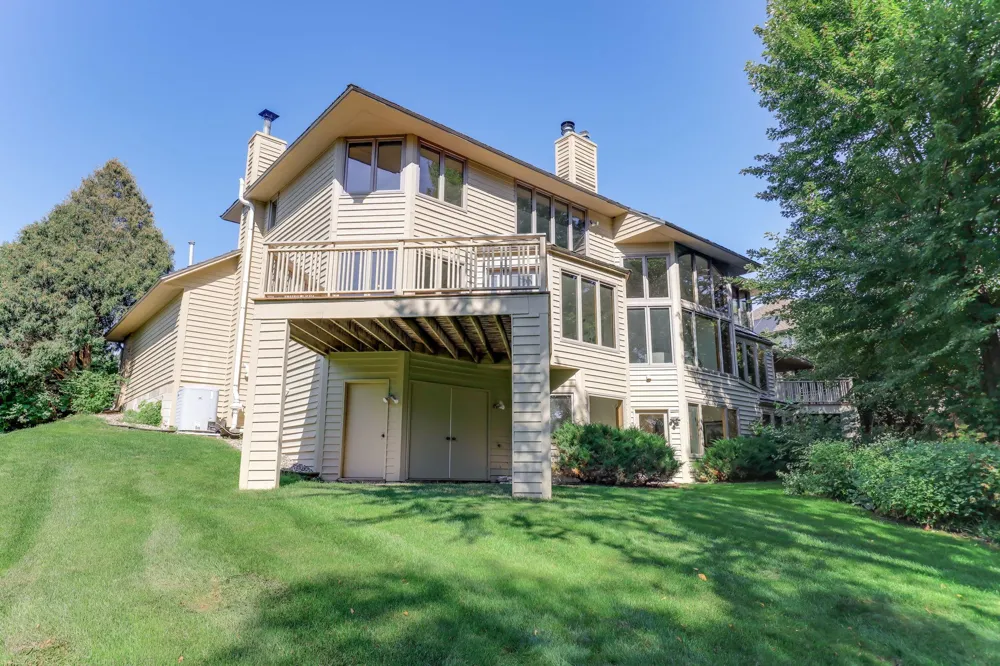 782 Evergreen Knolls Mendota Heights, MN 55118