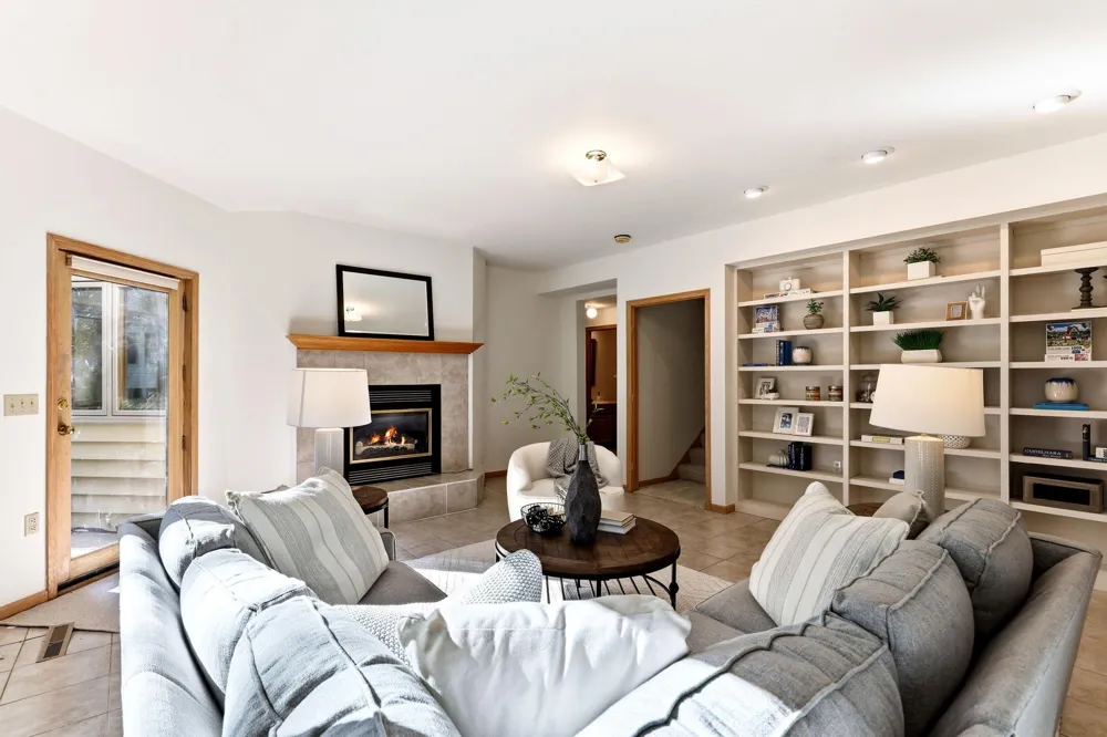 782 Evergreen Knolls Mendota Heights, MN 55118