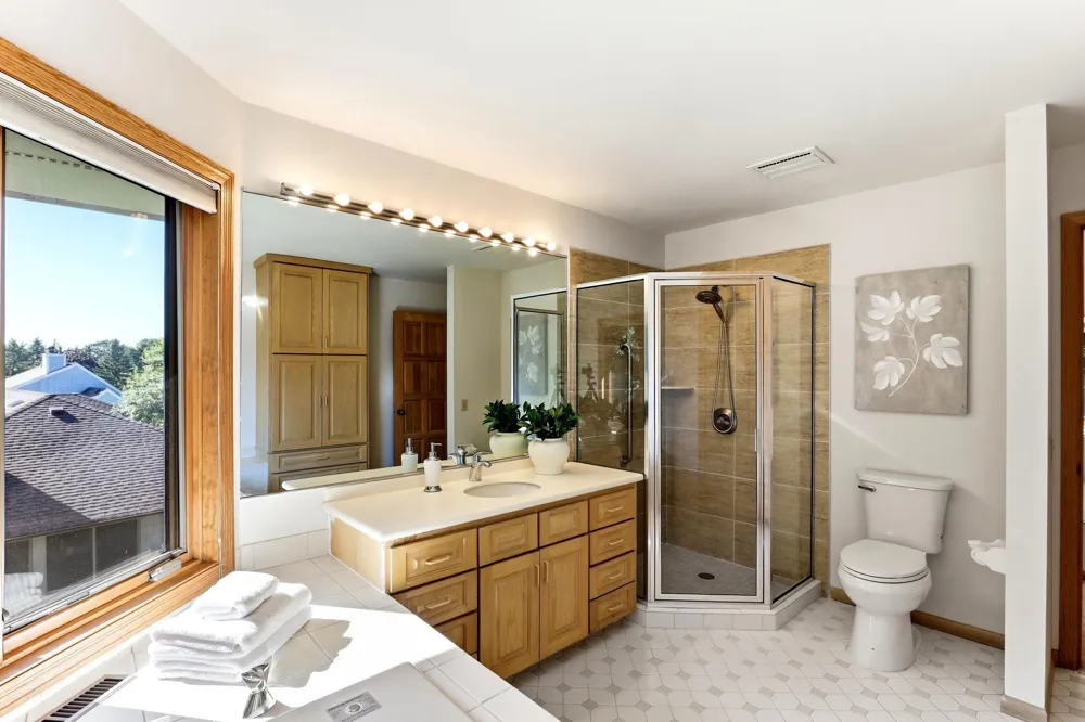 782 Evergreen Knolls Mendota Heights, MN 55118