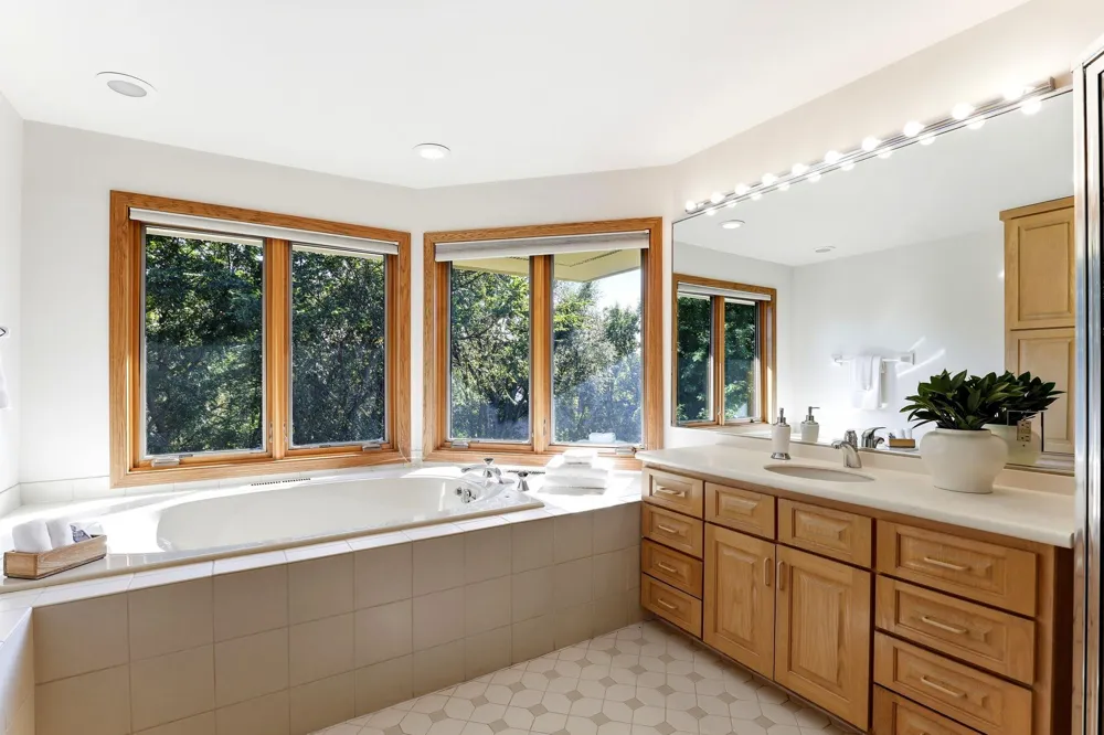 782 Evergreen Knolls Mendota Heights, MN 55118