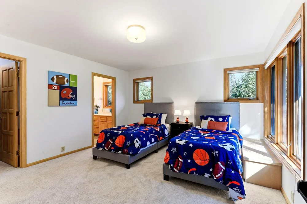 782 Evergreen Knolls Mendota Heights, MN 55118