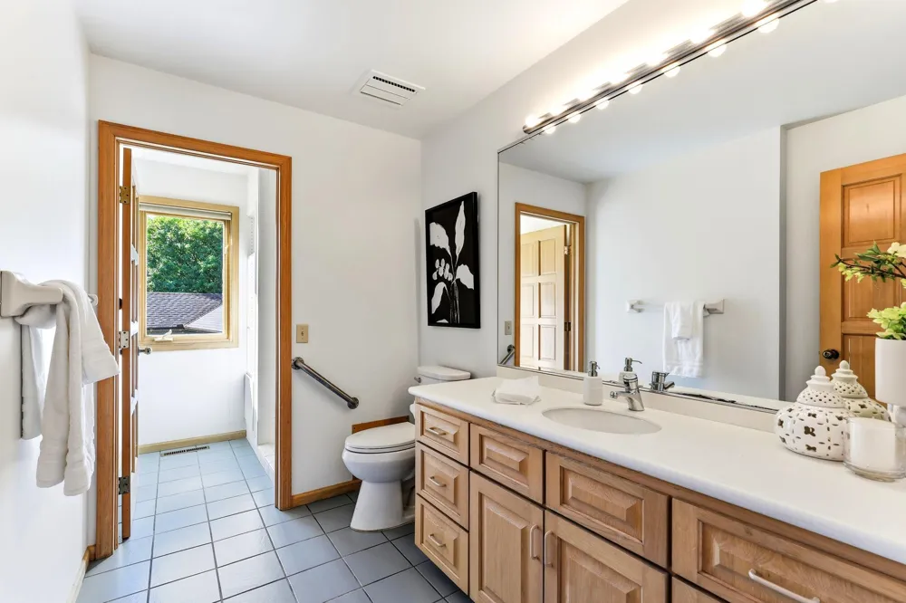 782 Evergreen Knolls Mendota Heights, MN 55118