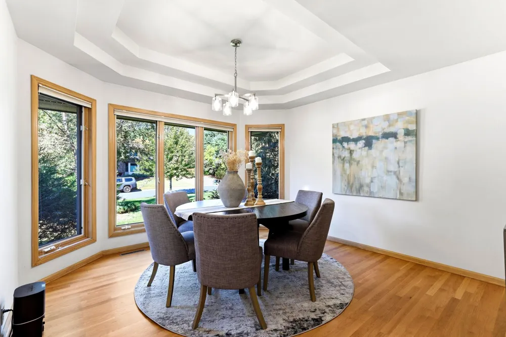 782 Evergreen Knolls Mendota Heights, MN 55118