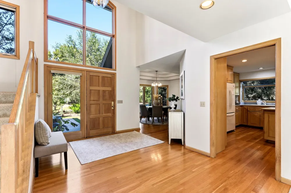 782 Evergreen Knolls Mendota Heights, MN 55118