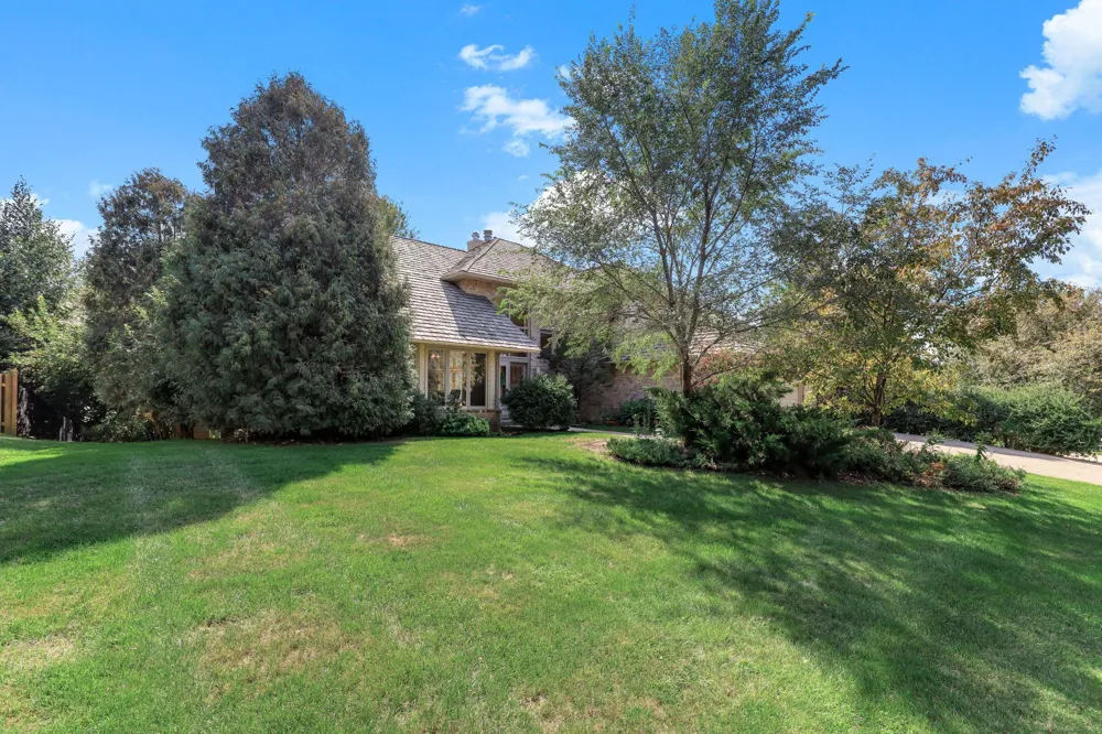 782 Evergreen Knolls Mendota Heights, MN 55118