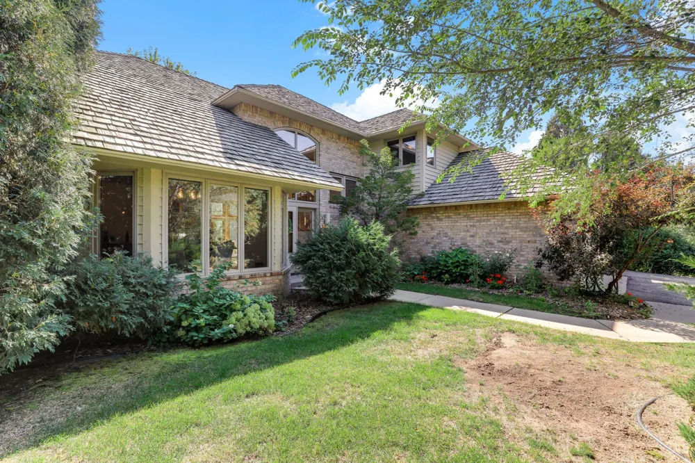 782 Evergreen Knolls Mendota Heights, MN 55118