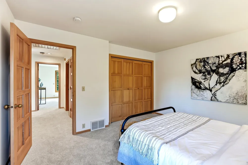 782 Evergreen Knolls Mendota Heights, MN 55118