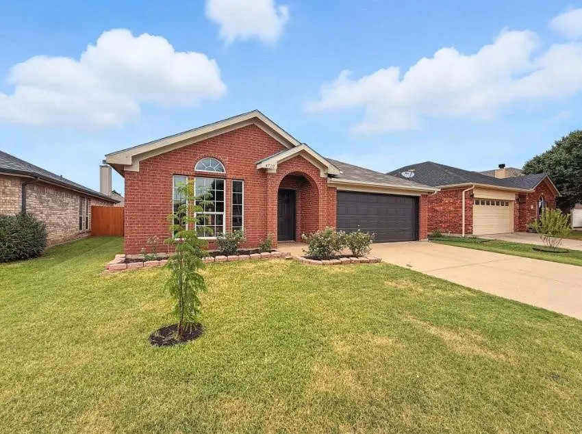 4720 Topaz Lane Granbury, TX 76049