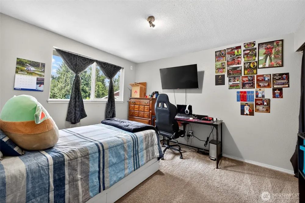 4216 W Tapps Drive E Lake Tapps, WA 98391