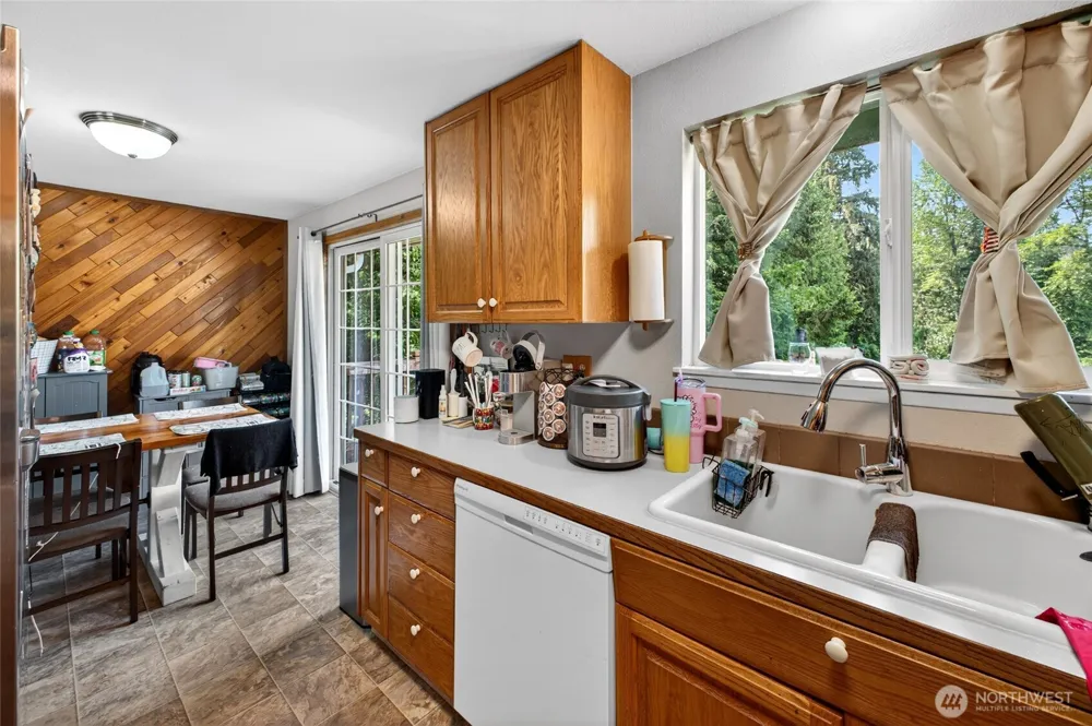4216 W Tapps Drive E Lake Tapps, WA 98391