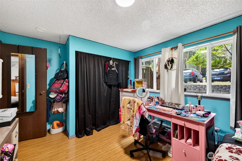 4216 W Tapps Drive E Lake Tapps, WA 98391