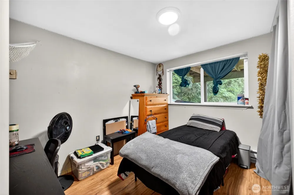 4216 W Tapps Drive E Lake Tapps, WA 98391