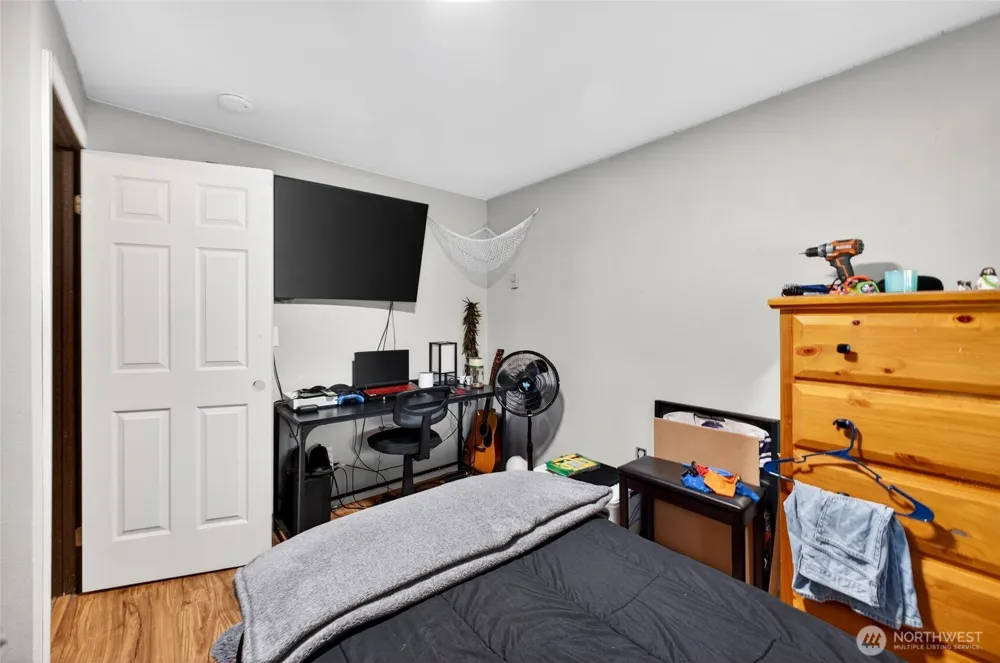 4216 W Tapps Drive E Lake Tapps, WA 98391