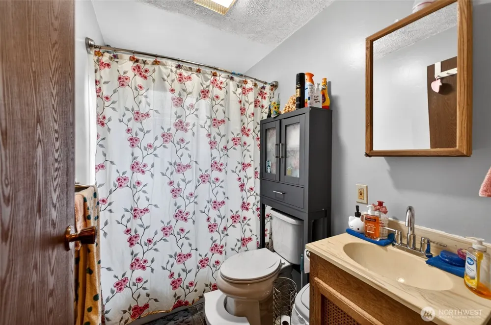 4216 W Tapps Drive E Lake Tapps, WA 98391