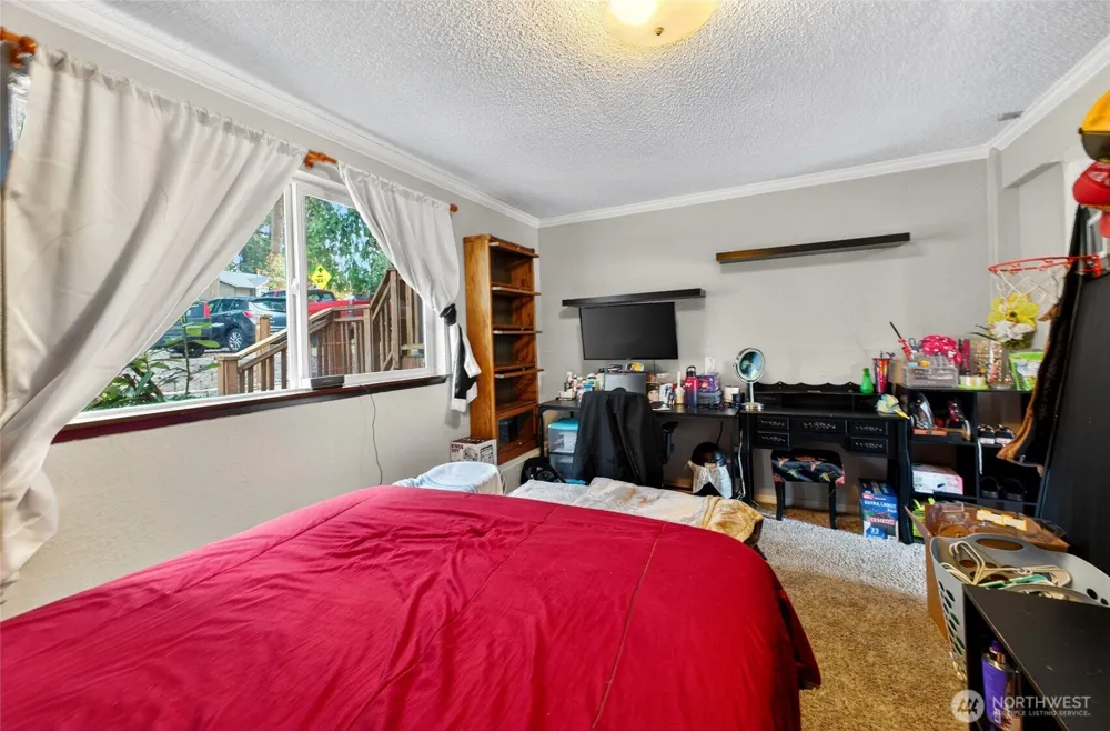 4216 W Tapps Drive E Lake Tapps, WA 98391
