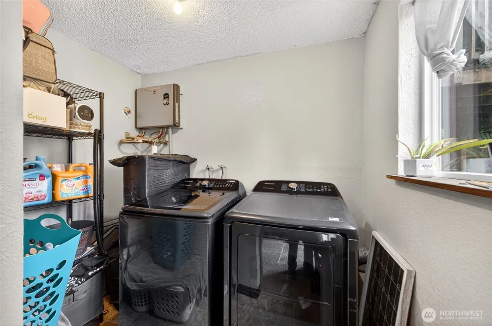 4216 W Tapps Drive E Lake Tapps, WA 98391