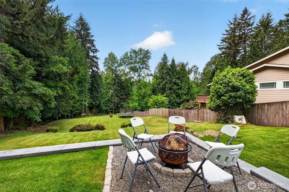 4216 W Tapps Drive E Lake Tapps, WA 98391