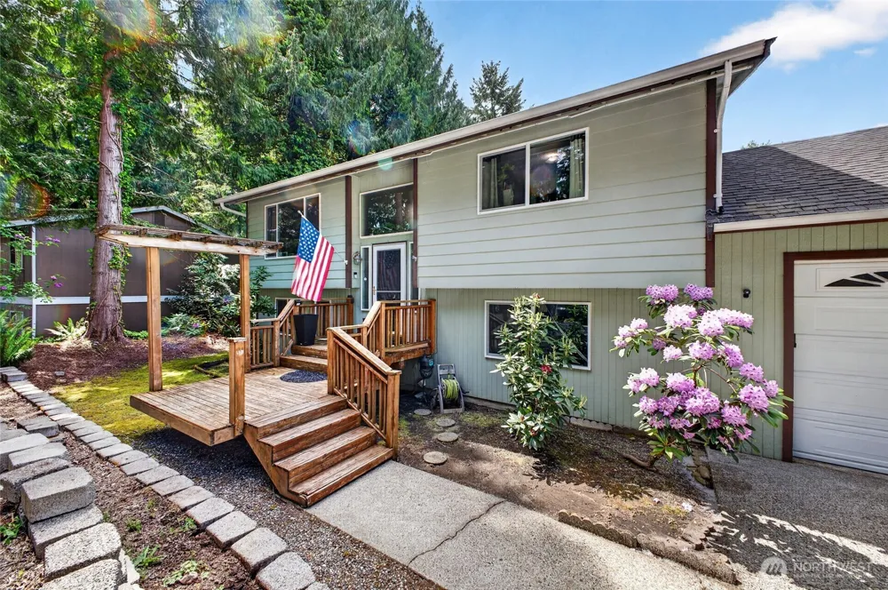 4216 W Tapps Drive E Lake Tapps, WA 98391