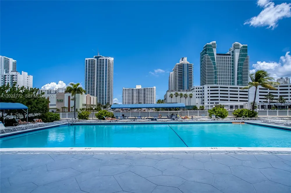 600 SW Parkview Dr #505 Hallandale Beach, FL 33009