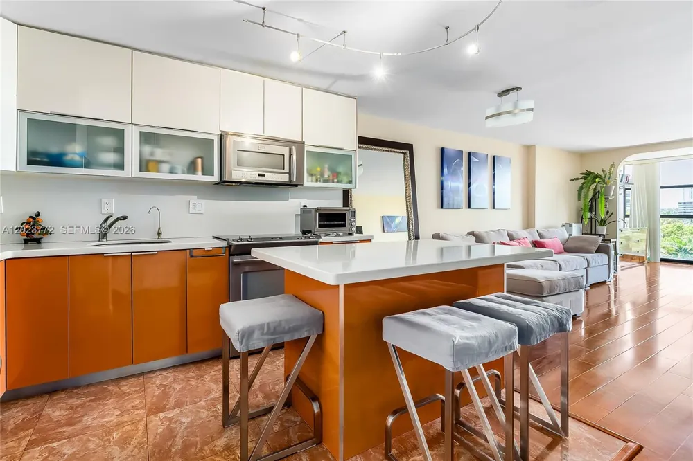 600 SW Parkview Dr #505 Hallandale Beach, FL 33009