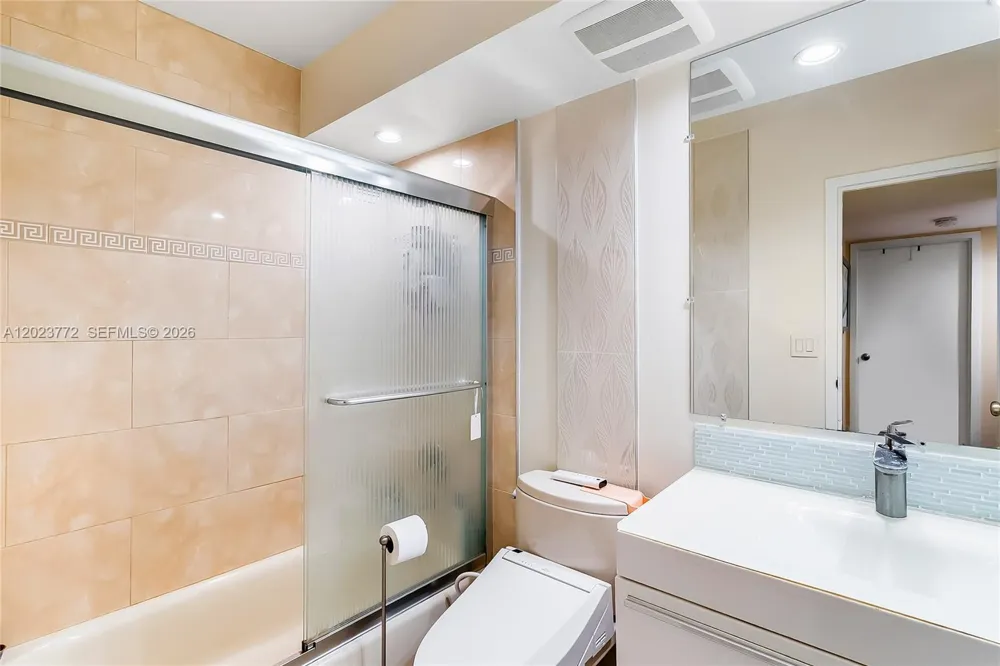 600 SW Parkview Dr #505 Hallandale Beach, FL 33009