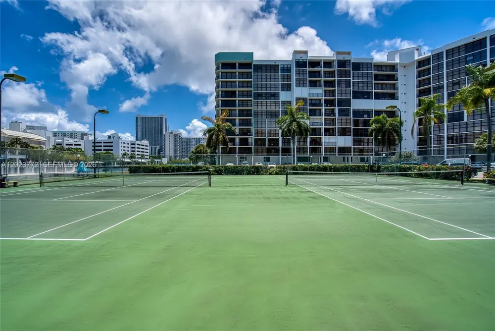 600 SW Parkview Dr #505 Hallandale Beach, FL 33009