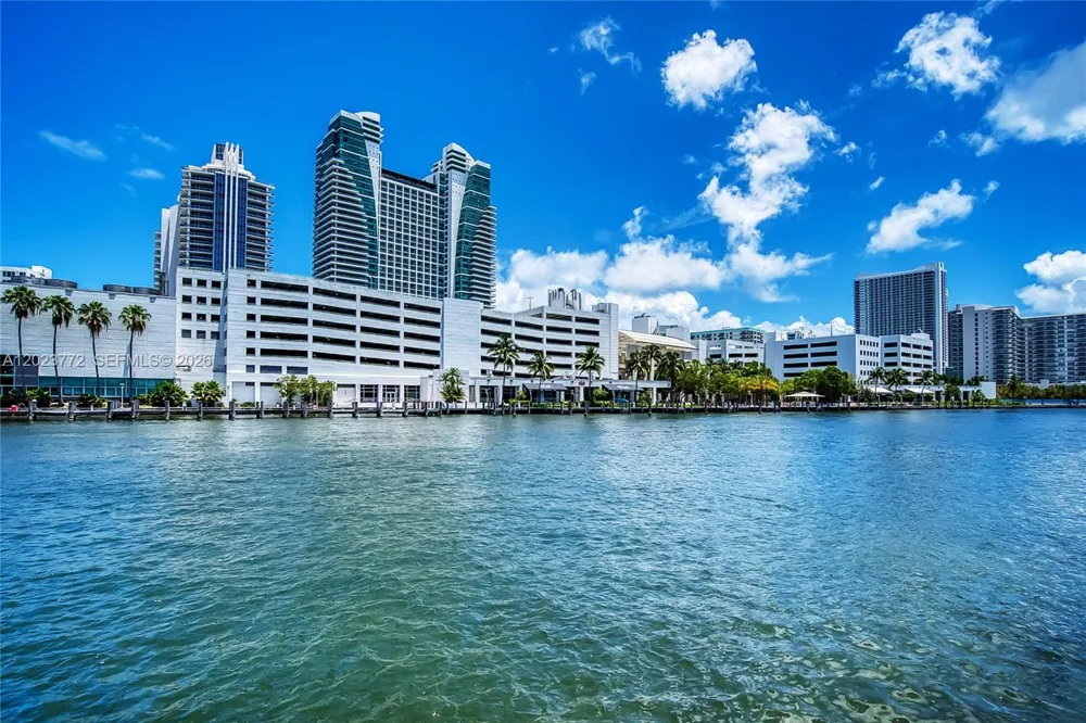 600 SW Parkview Dr #505 Hallandale Beach, FL 33009