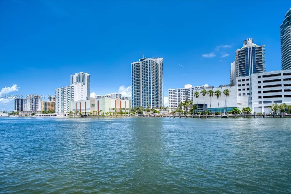 600 SW Parkview Dr #505 Hallandale Beach, FL 33009