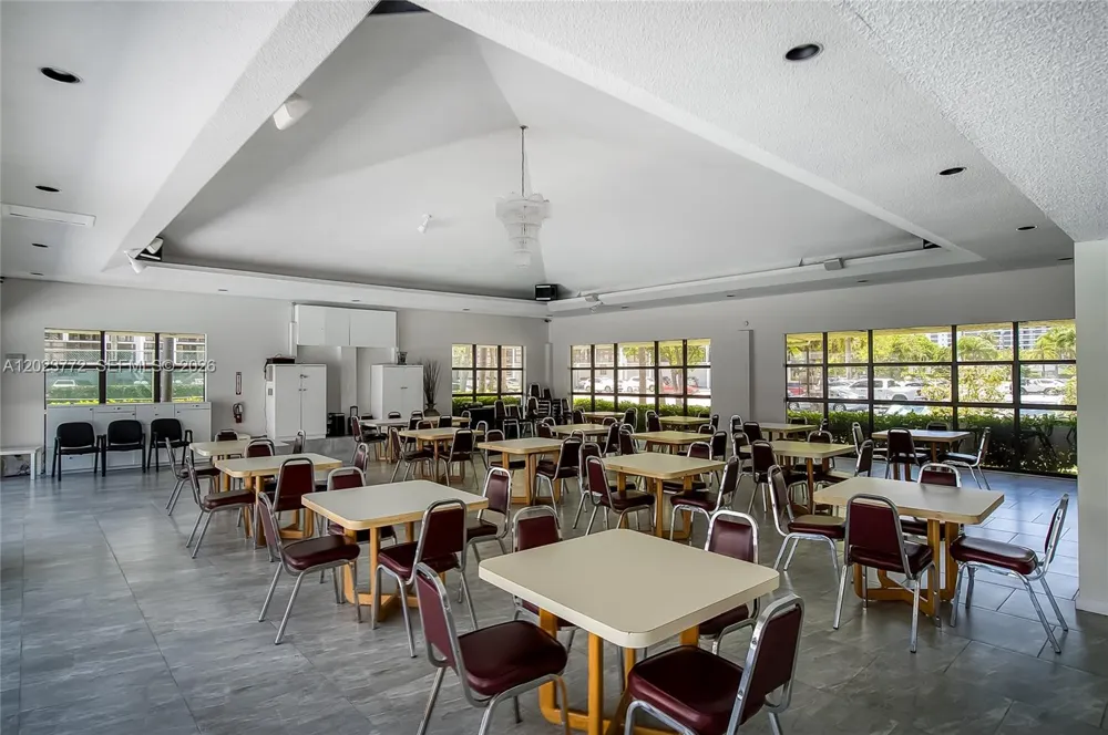 600 SW Parkview Dr #505 Hallandale Beach, FL 33009