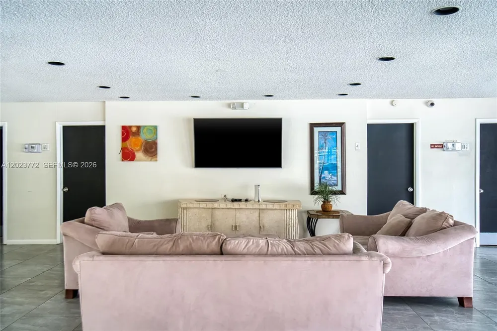 600 SW Parkview Dr #505 Hallandale Beach, FL 33009
