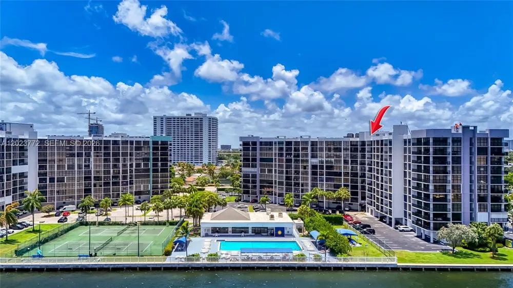 600 SW Parkview Dr #505 Hallandale Beach, FL 33009