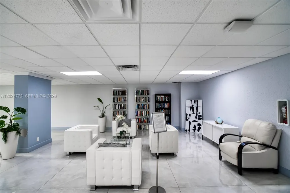 600 SW Parkview Dr #505 Hallandale Beach, FL 33009