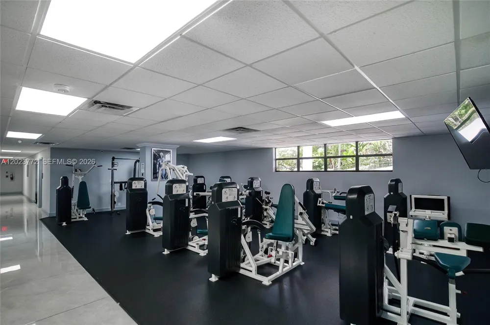 600 SW Parkview Dr #505 Hallandale Beach, FL 33009