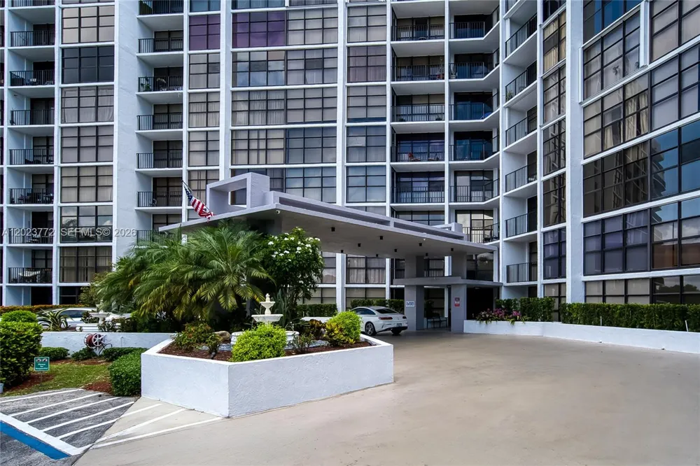 600 SW Parkview Dr #505 Hallandale Beach, FL 33009