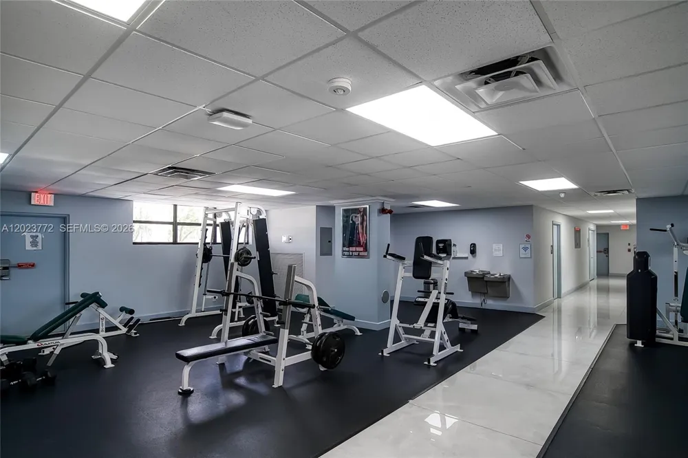 600 SW Parkview Dr #505 Hallandale Beach, FL 33009
