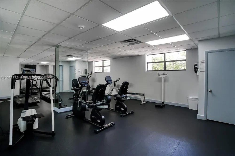 600 SW Parkview Dr #505 Hallandale Beach, FL 33009