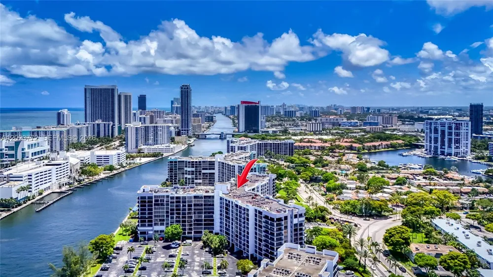 600 SW Parkview Dr #505 Hallandale Beach, FL 33009